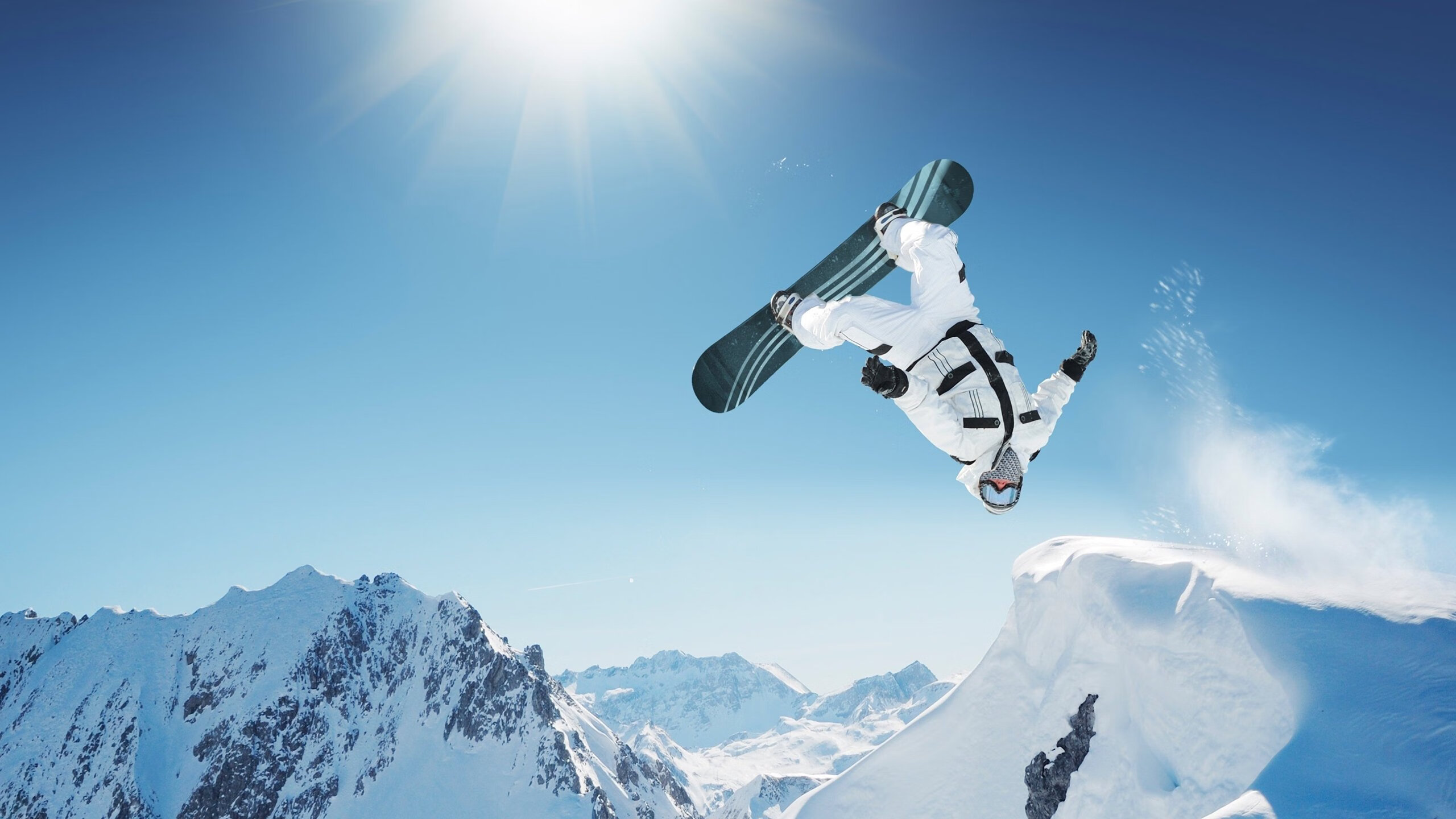 爱游戏综合娱乐-美国混合接力决赛战况激烈终成赢家，美国混合接力恢复决赛